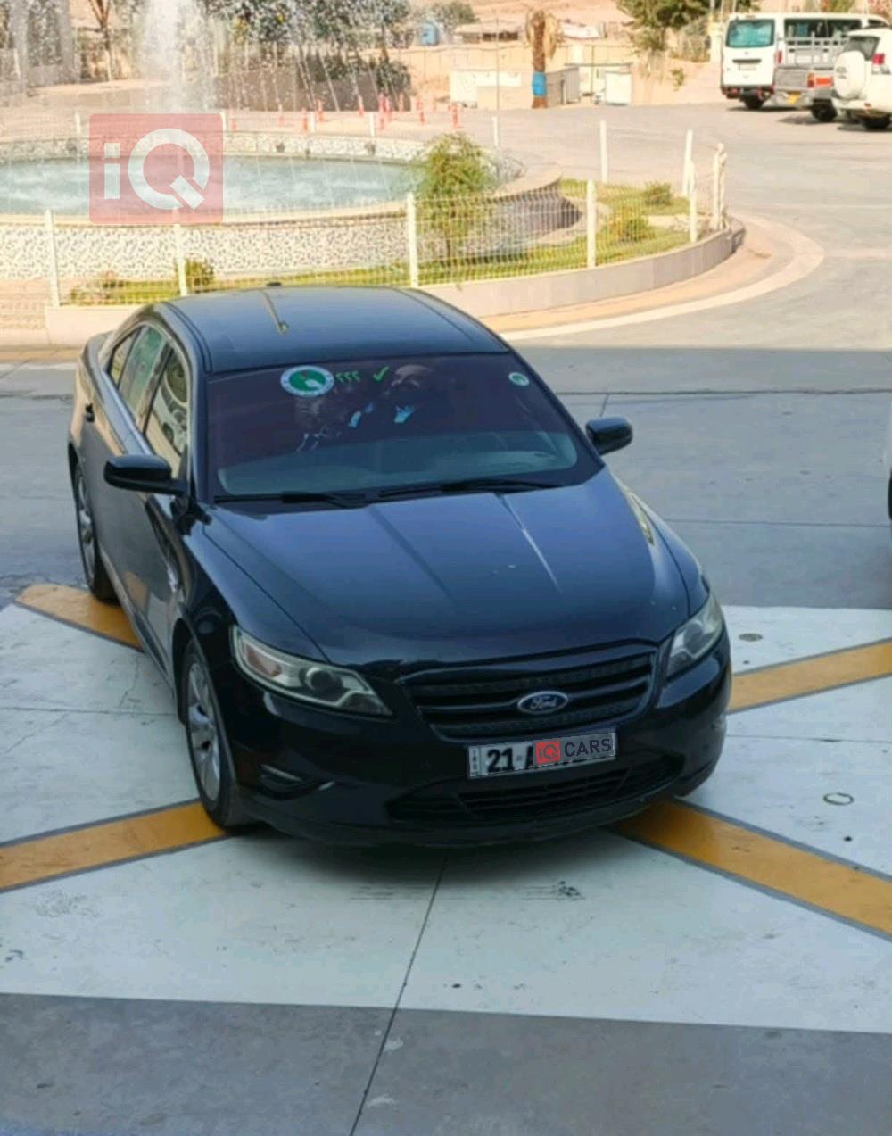 Ford Taurus